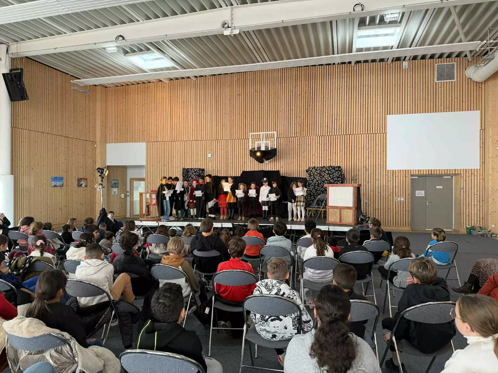 Centre de Vals Prés le Puy - Périscolaire - Galerie Découverte du théâtre