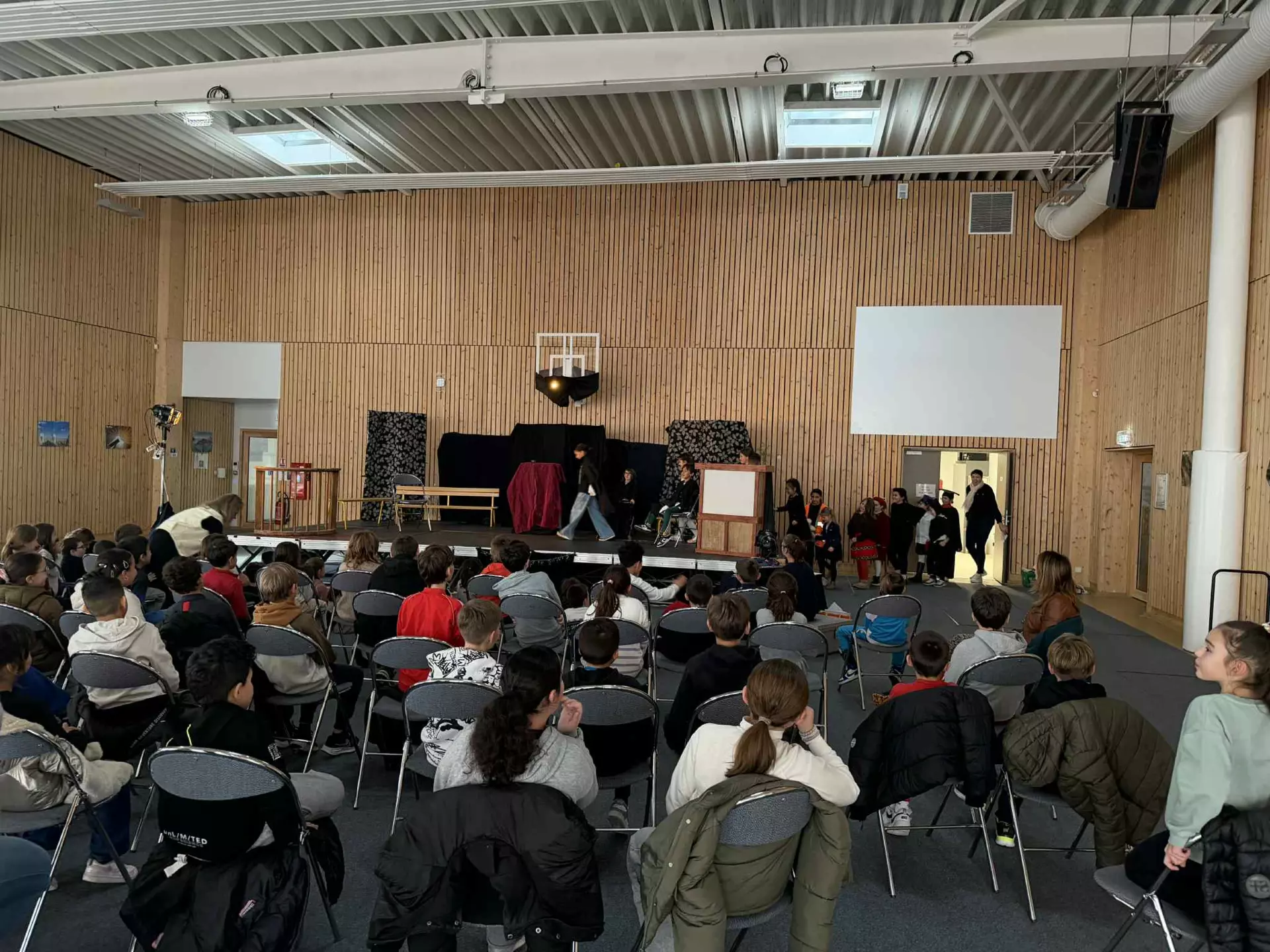 Centre de Vals Prés le Puy - Périscolaire - Galerie Découverte du théâtre